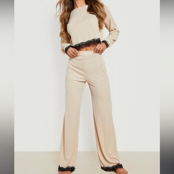 Pants - EUC Host Pick Ribbed eyelash lace trim lounge set